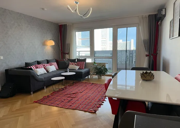 Premium With Panorama Balcony And Views Near To Metro Station U1 Appartement *